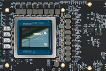 Placa PCIe equipada com o chip RNGD da FuriosaAI, projetado para acelerar inferência de modelos de IA com alta eficiência energética.