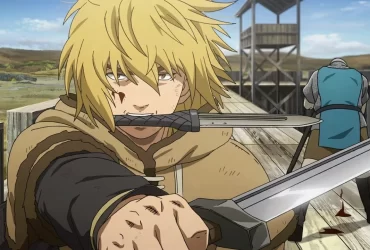 Thorfinn de Vinland Saga empunhando duas facas em um cenário de batalha, com olhar determinado.