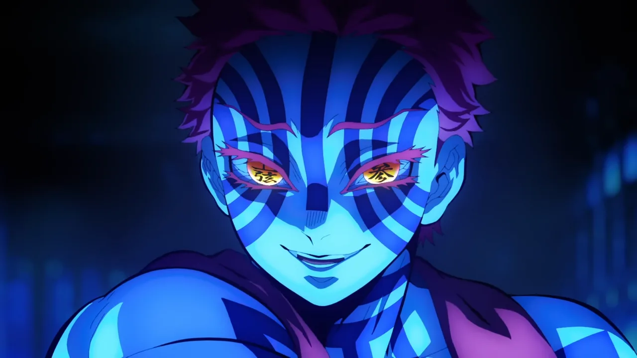 Akaza em Demon Slayer, com pele azul listrada e olhos amarelos brilhantes, em pose intensa dentro do Castelo Infinito.