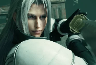 Sephiroth encara com intensidade segurando sua espada Masamune em cena de Final Fantasy VII Remake Intergrade.