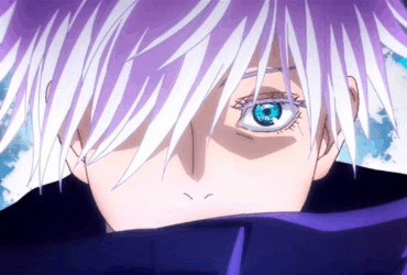 Satoru Gojo em close, mostrando seus olhos azuis brilhantes e cabelos brancos, em cena de Jujutsu Kaisen.