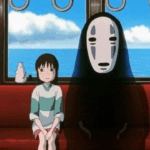 Cena icônica de A Viagem de Chihiro, com Chihiro e Sem-Rosto no trem — Studio Ghibli