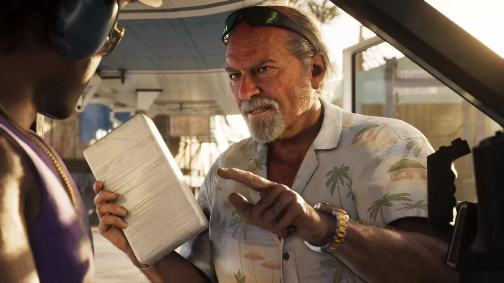 Homem de camisa florida segura um pacote branco enquanto conversa com outro personagem em uma cena detalhada de GTA 6.