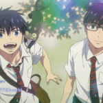 Dois estudantes de uniforme escolar em anime, representando o tema da vida colegial nos animes japoneses.