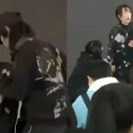 Cantora Maki Otsuki no palco instantes antes de ter sua apresentação interrompida em Xangai.