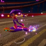 NiGHTS correndo em Sonic Racing CrossWorlds usando o veículo Dream Sleeper em pista noturna iluminada
