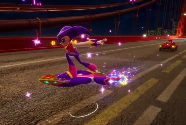 NiGHTS correndo em Sonic Racing CrossWorlds usando o veículo Dream Sleeper em pista noturna iluminada