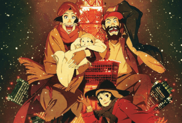 Cena de Tokyo Godfathers mostrando Gin, Hana e Miyuki segurando o bebê Kiyoko em meio às luzes de Natal em Tóquio, com neve caindo e a cidade iluminada ao fundo