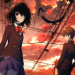 Personagens Mei Misaki e Kouichi Sakakibara de Another em cenário urbano com céu vermelho apocalíptico, fios de eletricidade e atmosfera de terror gótico