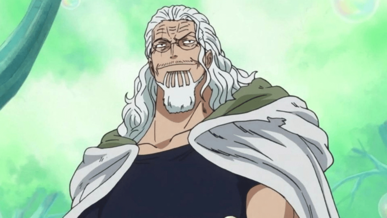 Silvers Rayleigh, o Vice-Capitão dos Piratas do Roger em One Piece, com cabelos brancos longos e capa verde sobre fundo verde claro