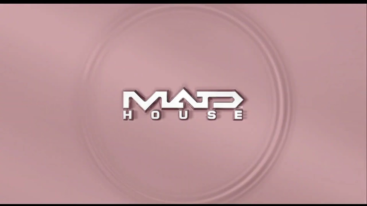 Logo metálico do estúdio de animação MAPPA (MAPPA House) em destaque sobre fundo rosa suave com círculos concêntricos