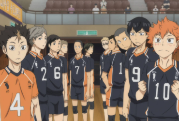 Personagens do anime Haikyuu!! reunidos no ginásio, incluindo Hinata (uniforme laranja número 10), Kageyama (número 9) e outros jogadores do time Karasuno em seus uniformes azul marinho e laranja