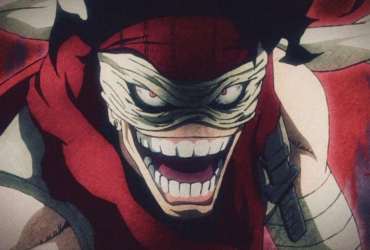 Close-up dramático de Stain, vilão de My Hero Academia, com bandagens cobrindo o rosto, expressão intimidadora e fundo vermelho, representando antagonista com ideologia complexa sobre heróis verdadeiros