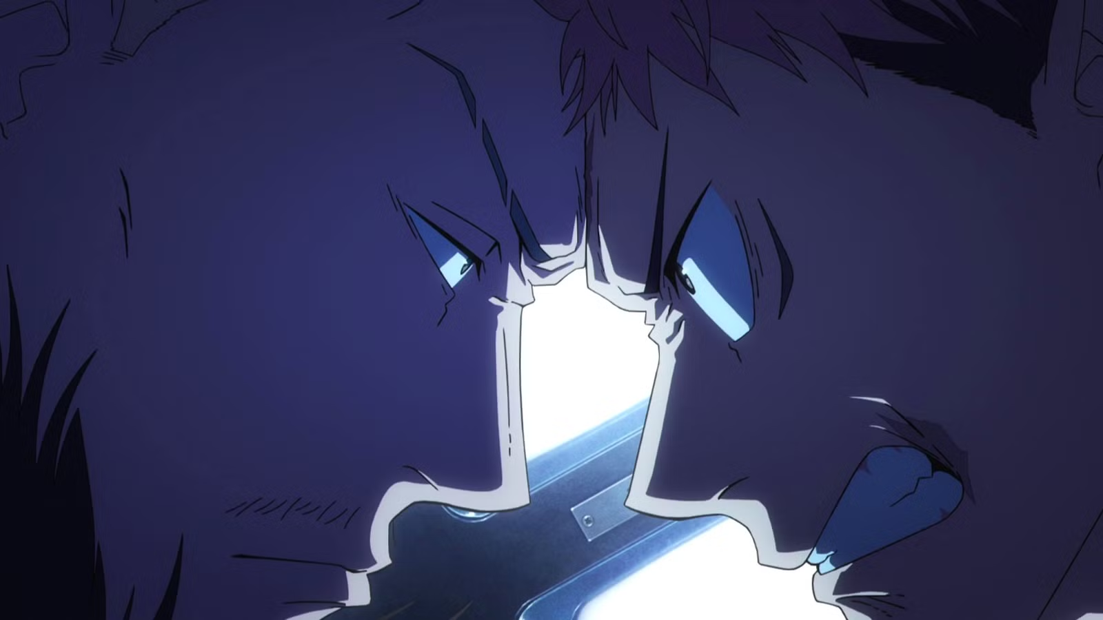 Close-up de dois personagens de Jujutsu Kaisen frente a frente, com expressões tensas e olhos iluminados em tom azulado, sugerindo confronto e alta carga emocional.