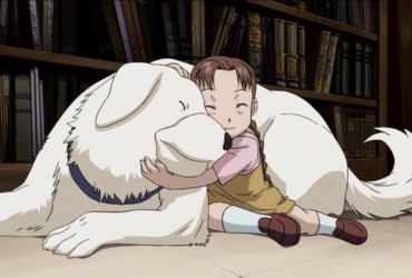 Cena de Fullmetal Alchemist em que Nina Tucker abraça o cachorro Alexander em um cômodo com estantes de livros ao fundo.