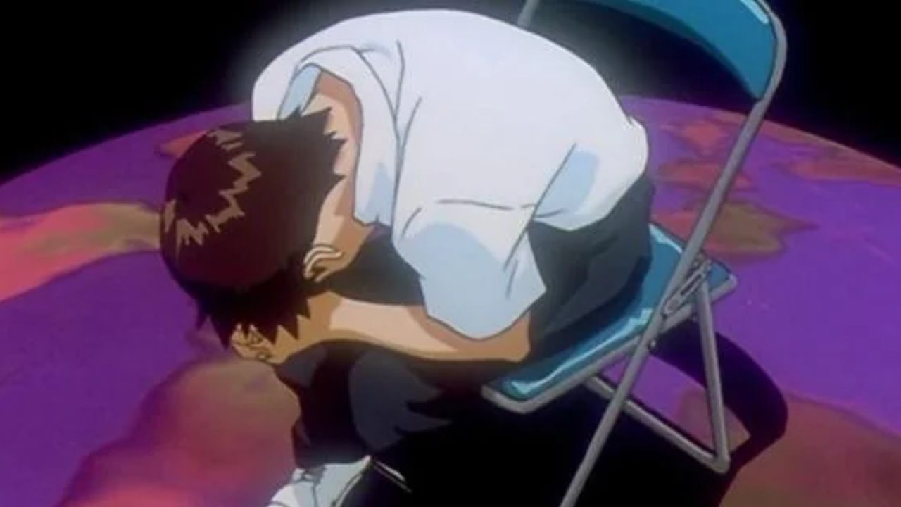 Shinji Ikari encolhido e chorando, abraçado às próprias pernas, sentado em uma cadeira metálica sobre um chão roxo, em cena de Neon Genesis Evangelion.