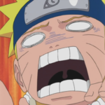 Naruto Uzumaki em close, com a boca muito aberta em um grito exagerado, olhos brancos em expressão cômica de desespero e fundo vermelho em movimento, usando a bandana da Vila da Folha.