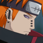 Close do personagem Pain (Nagato), de Naruto Shippuden, com cabelo laranja, olhos roxos e expressão séria, usando bandana com símbolo riscado, em um fundo acinzentado.