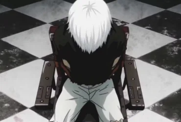 Cena em estilo anime vista de cima mostrando Ken Kaneki, de cabelo branco, sentado em uma cadeira no centro de um piso xadrez preto e branco, com a cabeça abaixada e postura derrotada, sugerindo isolamento e exaustão emocional.