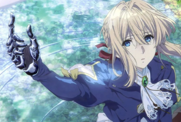 Personagem feminina de anime loira, de olhos azuis, usando uniforme azul e um braço mecânico, estendendo a mão sobre a água cristalina; cena delicada e contemplativa que sugere luto, memória e reconstrução emocional.