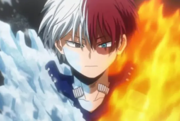 Imagem do personagem Shoto Todoroki, de My Hero Academia, em close, com metade do rosto coberta por gelo e a outra metade envolta em chamas, expressão séria e contida, sugerindo conflito interno e repressão emocional.