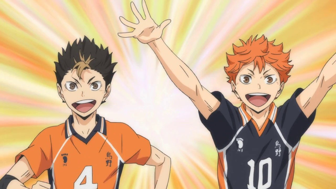 Imagem em estilo anime de dois jogadores de vôlei do Haikyuu!! comemorando com os braços erguidos: Hinata Shoyo, de cabelo laranja, e Yu Nishinoya, de cabelo preto. Ambos usam uniforme esportivo e estão sorrindo em fundo vibrante.
