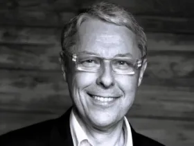 Foto oficial de Claude Guillemot, cofundador da Ubisoft
