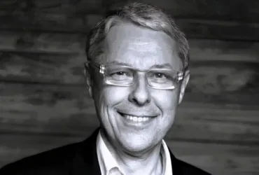 Foto oficial de Claude Guillemot, cofundador da Ubisoft
