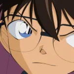Imagem oficial do animê Detective Conan com o protagonista Shinichi Kudo