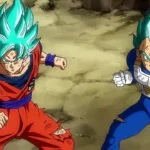 Goku e Vegeta em Dragon Ball Super com cabelo azul (Super Saiyajin Blue), lado a lado em um cenário rochoso, com postura de combate e expressão determinada.