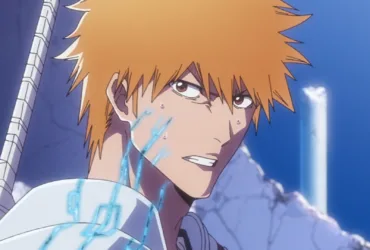 Close do Ichigo Kurosaki, com expressão séria e marcas de batalha no rosto, em um cenário destruído ao fundo, representando o arco final de Bleach: Thousand-Year Blood War – The Calamity.