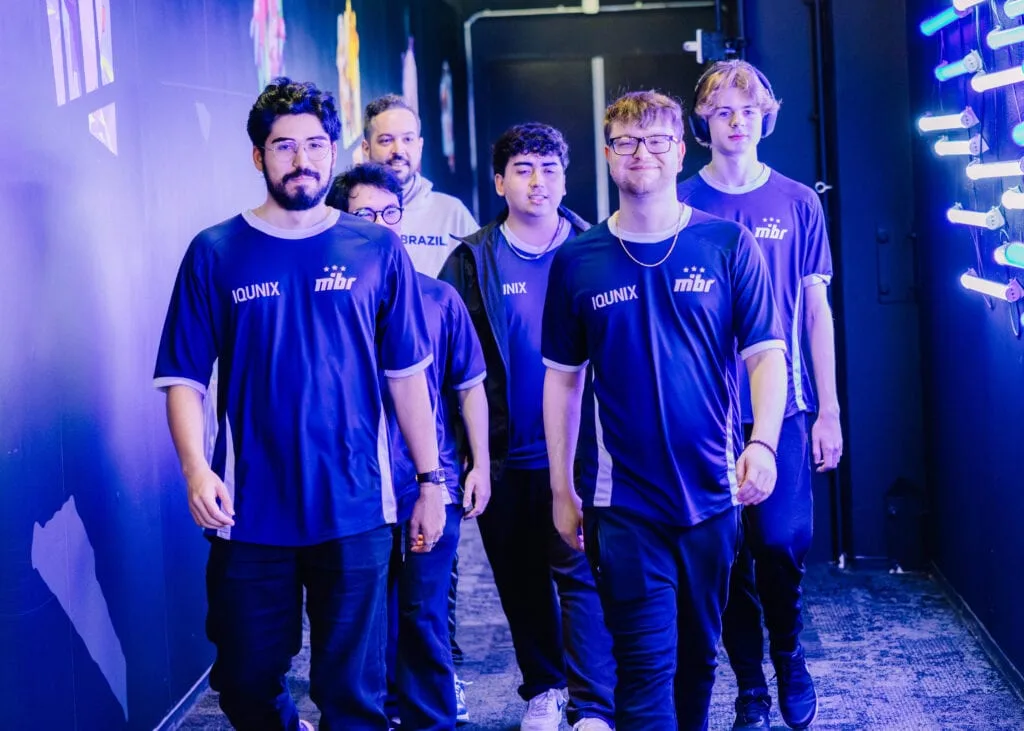 Jogadores competindo no VCT Americas Stage 2 de VALORANT