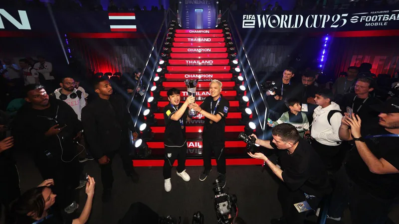 Imagem promocional da FIFAe World Cup 2026 com eFootball.