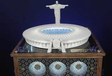PC gamer personalizado de Lucas Paquetá com tema do Maracanã