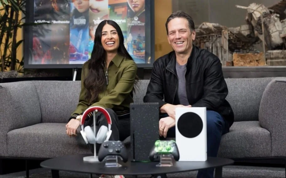 Asha Sharma, CEO da Xbox, falando em evento