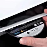 Campanha contra fim dos discos no PlayStation com controle e jogos físicos
