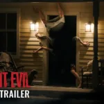 Cena de terror do filme Resident Evil com efeitos práticos
