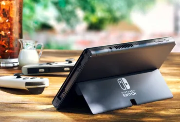 Consoles Nintendo Switch OLED exibidos