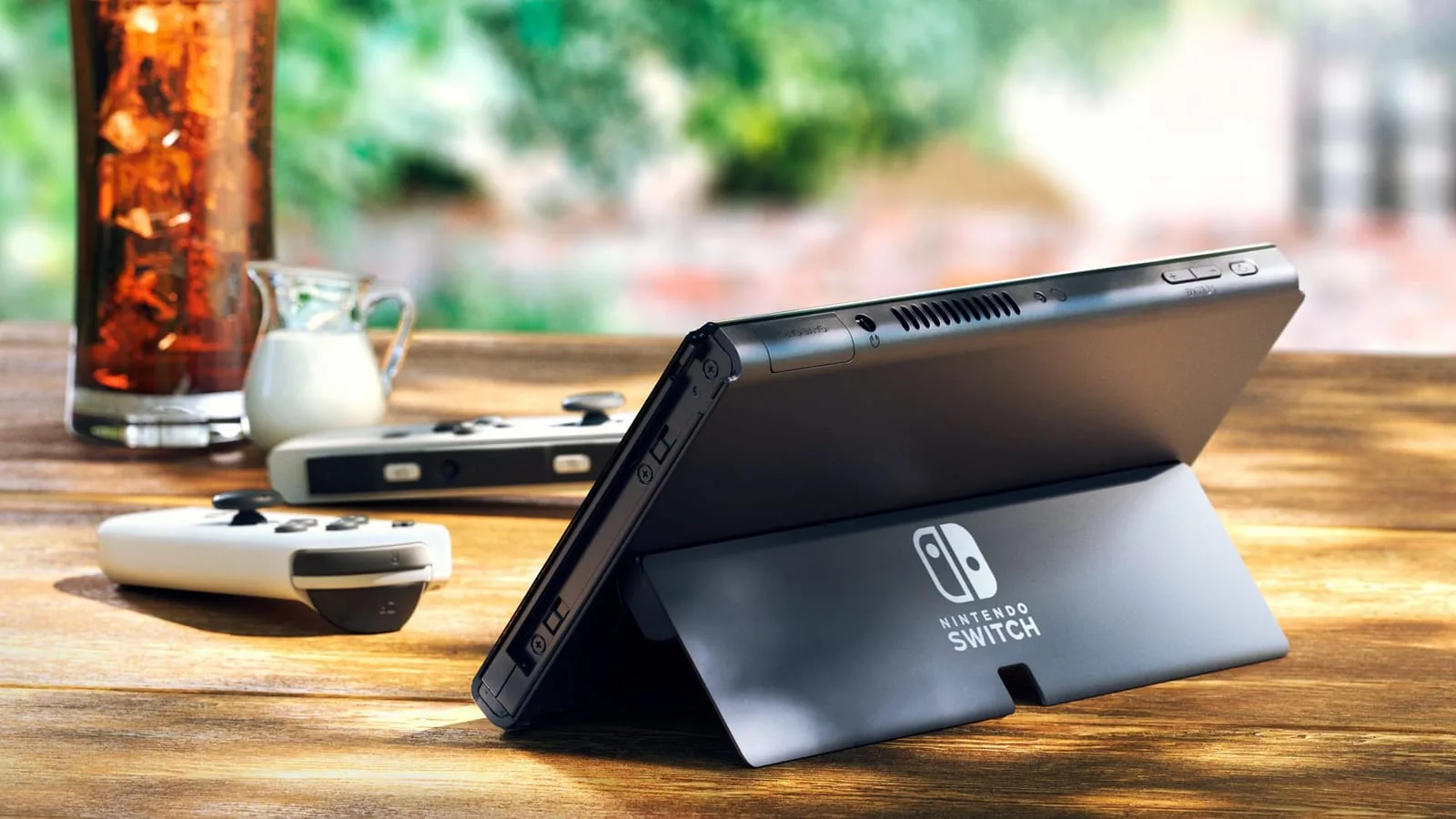 Consoles Nintendo Switch OLED exibidos