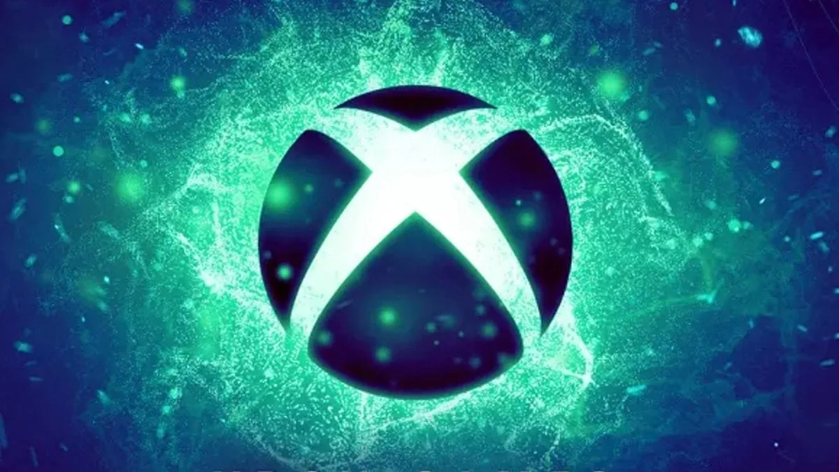 Controle Xbox Series S com tela mostrando streaming de jogo