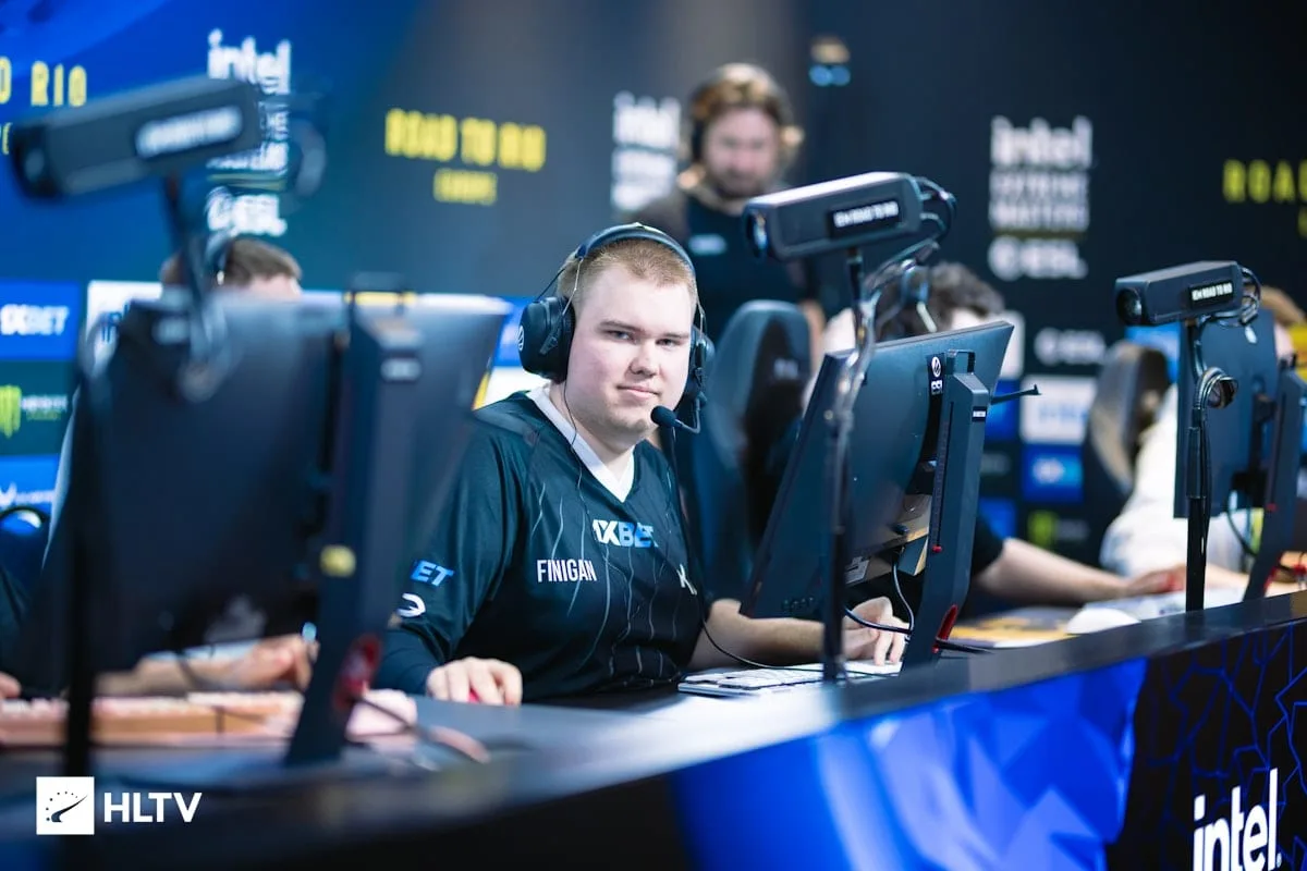 Elenco ucraniano com jogadores da fnatic no Esports Nations Cup
