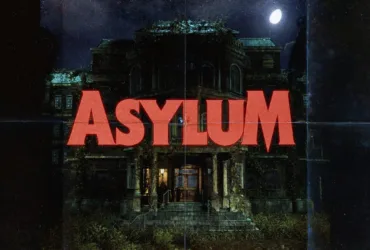 Imagem oficial de ASYLUM mostrando o ambiente sombrio do hospital psiquiátrico