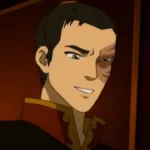 Close do Zuko (Avatar: A Lenda de Aang), com a cicatriz no rosto, expressão séria e vulnerável, em um ambiente interno de tons quentes, como se estivesse prestes a ter uma conversa difícil.