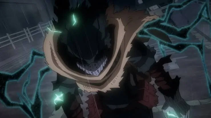 Deku na fase “vigilante”, usando máscara e uniforme rasgado, em um cenário escuro e chuvoso, com energia verde ao redor do corpo e expressão cansada.