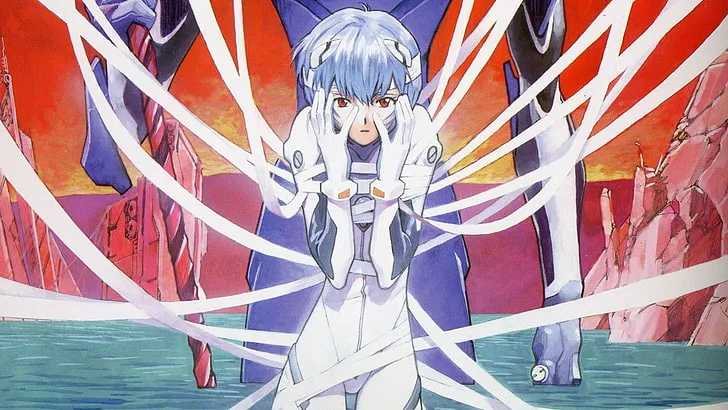 Rei Ayanami, personagem de Neon Genesis Evangelion, aparece sentada ao centro da imagem com expressão séria e distante. Ela veste o plug suit branco e azul, enquanto vários fios brancos atravessam a cena e parecem envolver seu corpo. Ao fundo, há estruturas vermelhas e uma paisagem azul-esverdeada, criando uma atmosfera de isolamento, controle e fragilidade.