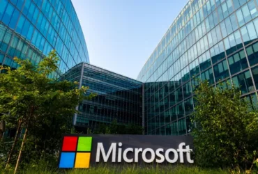 Logo da Microsoft com destaque para Xbox em contexto de reestruturação