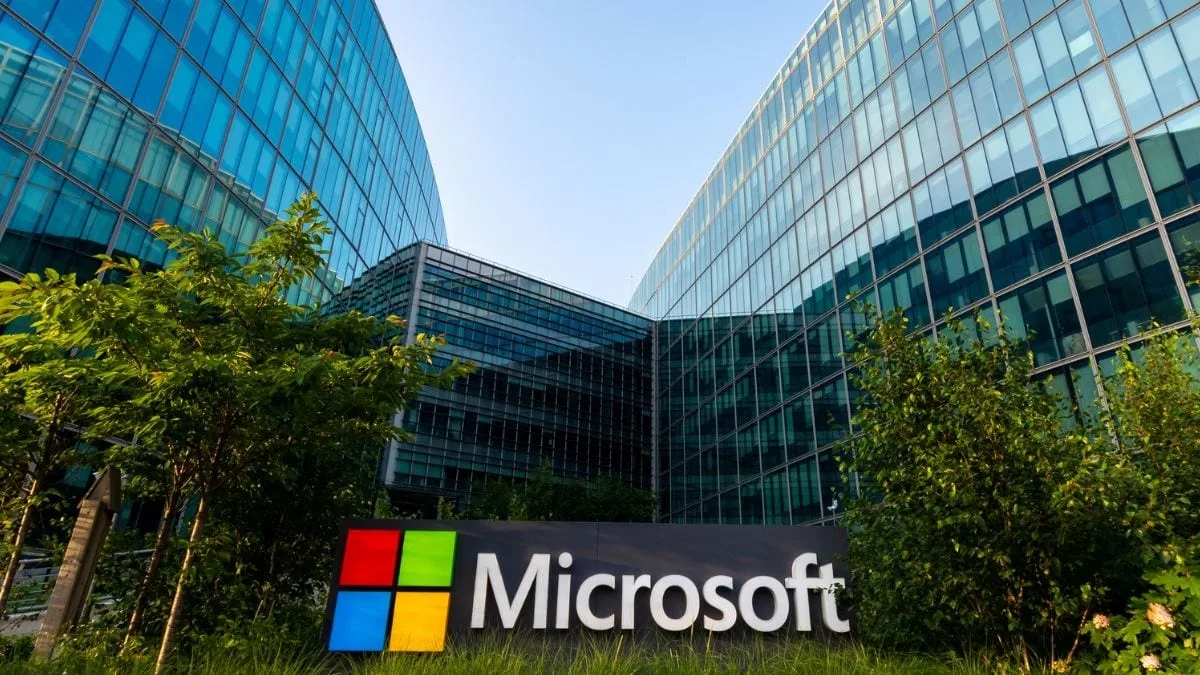 Logo da Microsoft com destaque para Xbox em contexto de reestruturação