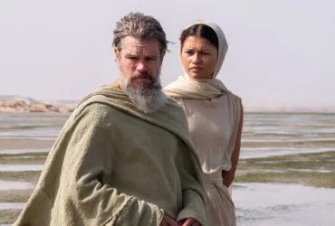 Matt Damon como Odysseus no cenário de Fortnite inspirado na Grécia Antiga