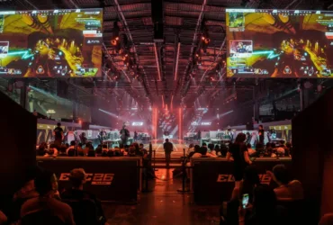 Monica Dinsmore CEO de esports da EA em evento Esports World Cup 2026