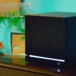 Steam Machine da Valve destacada na mesa com teclado e mouse